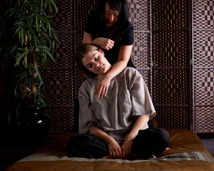 thai massage 1