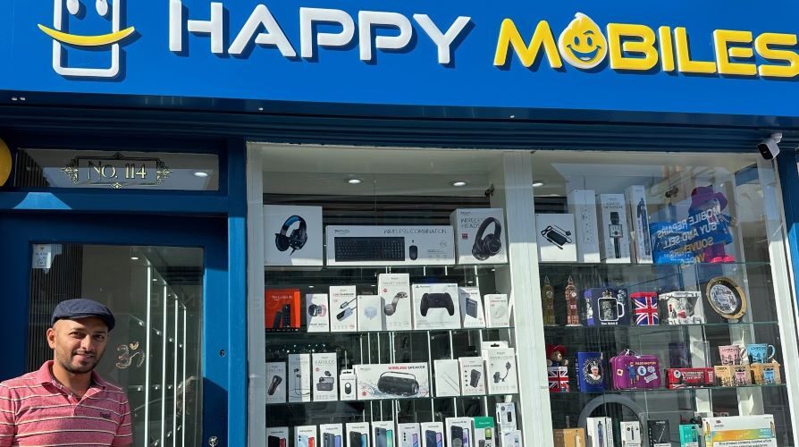 happy mobiles outside with gopi 500