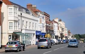 lymington-high-street-2.jpg - 11.05 kb