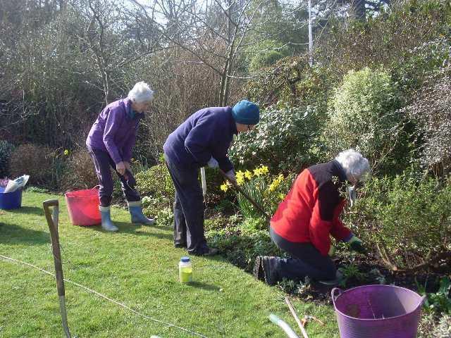 Oakhaven Hospice - volunteers helping do the garden