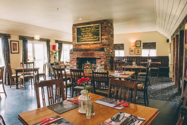 royal oak pub downton spacious dining area